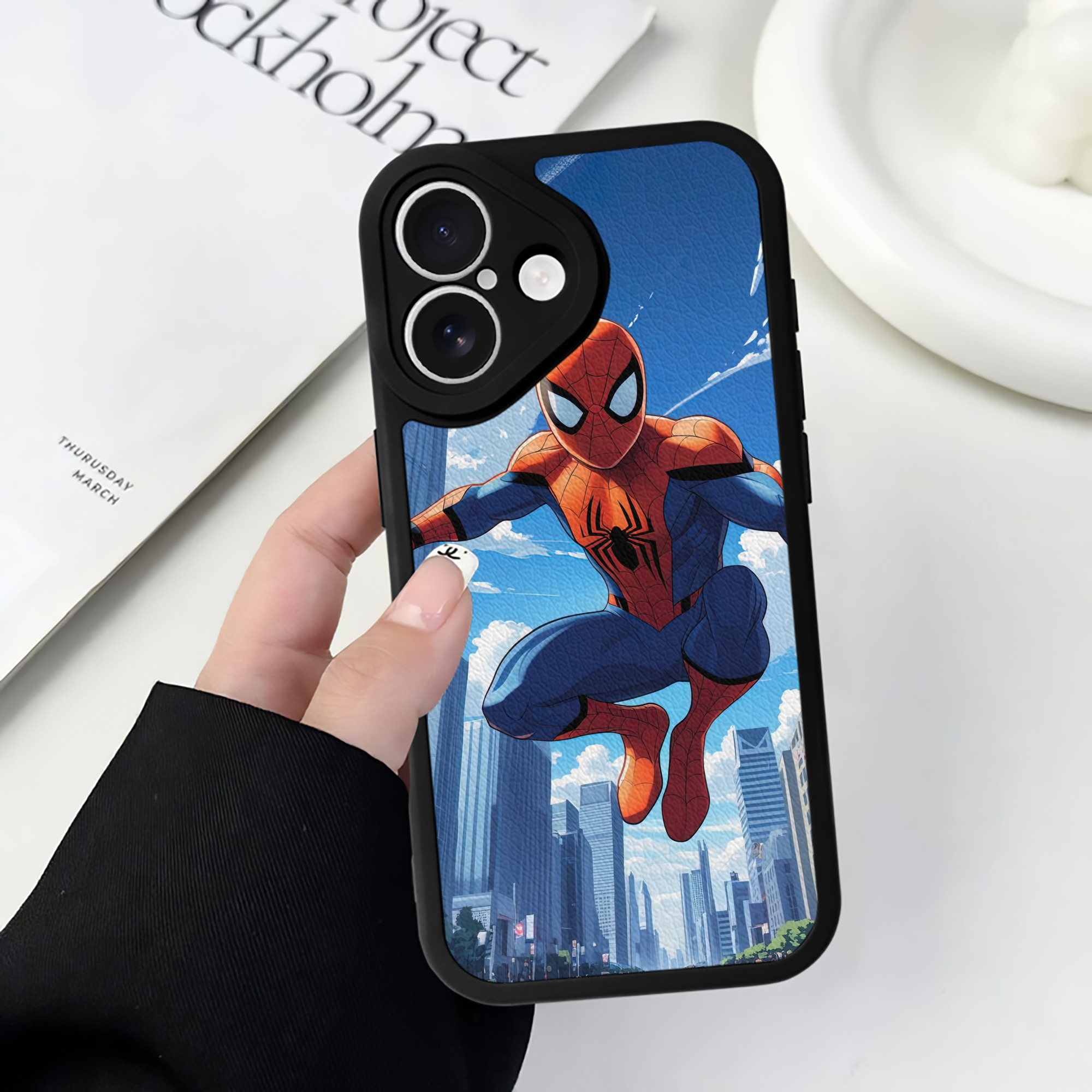 Spider Man スパイダーマン 【iPhone 16シリーズ対応】シリコンスマホケース（レザー調） 材質：シリコン